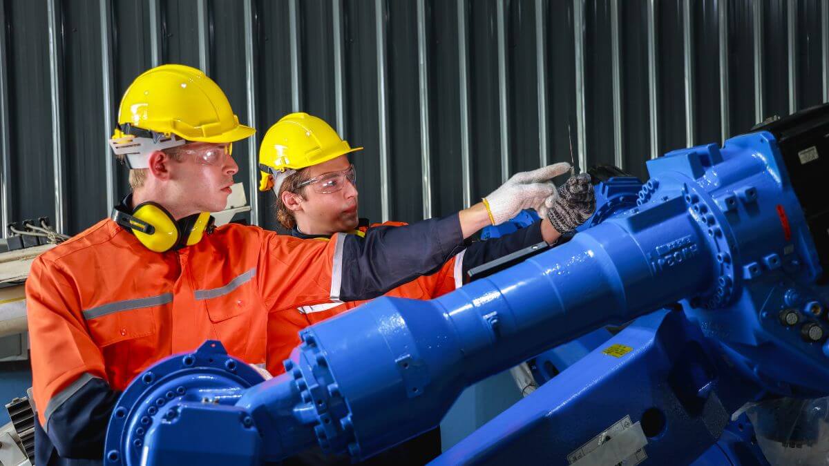 Hydraulic cylinder maintenance